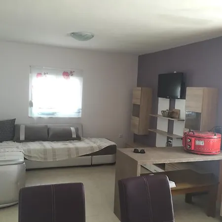 Ferienhaus Holiday Skulici 6 *